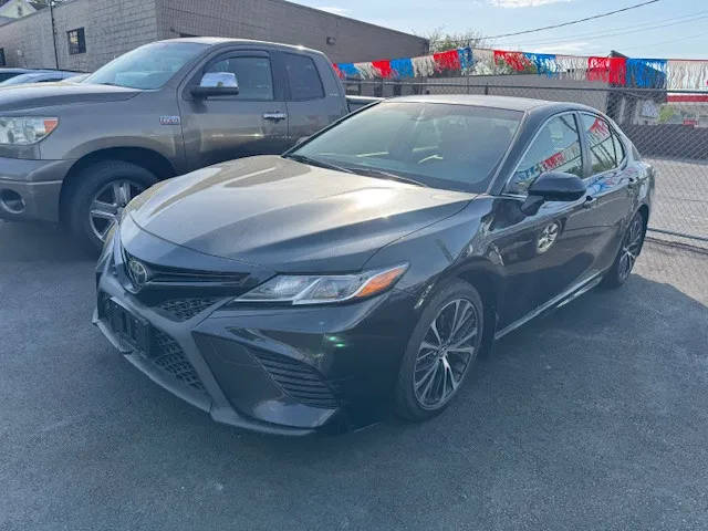 2018 Toyota Camry SE FWD photo