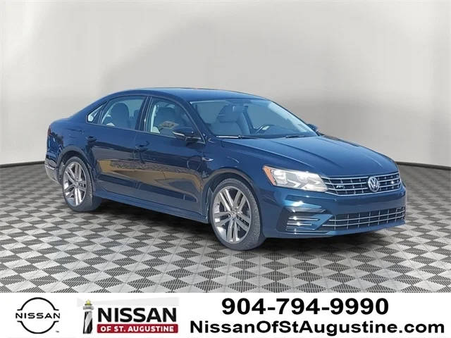 2018 Volkswagen Passat R-Line FWD photo