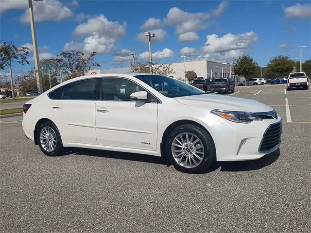 2018 Toyota Avalon Hybrid Limited FWD photo