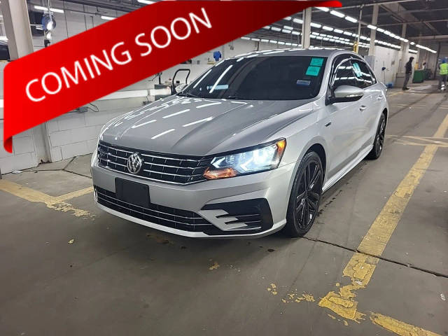 2018 Volkswagen Passat R-Line FWD photo
