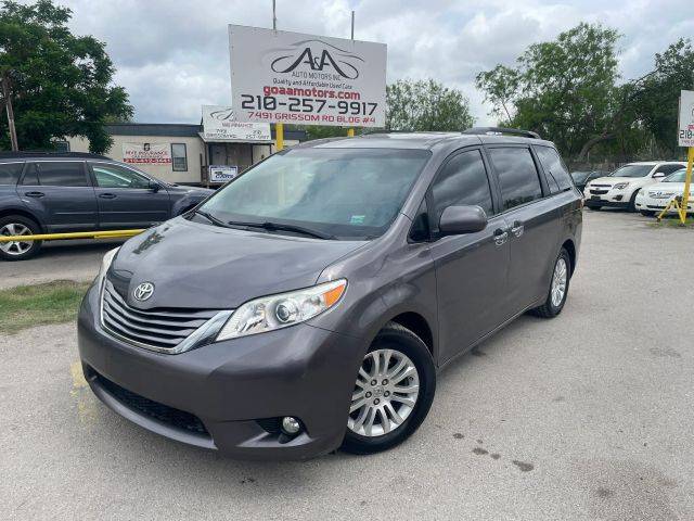 2017 Toyota Sienna XLE Premium FWD photo