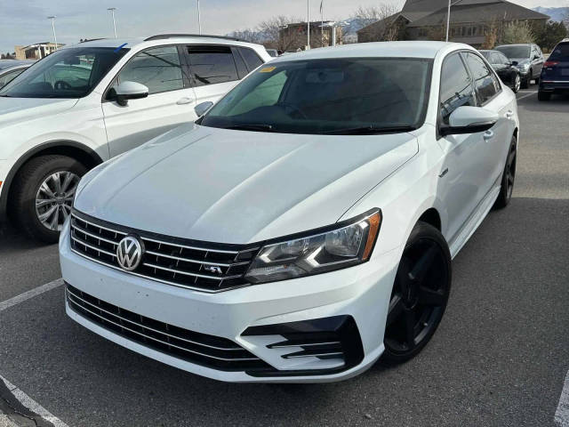 2018 Volkswagen Passat R-Line FWD photo