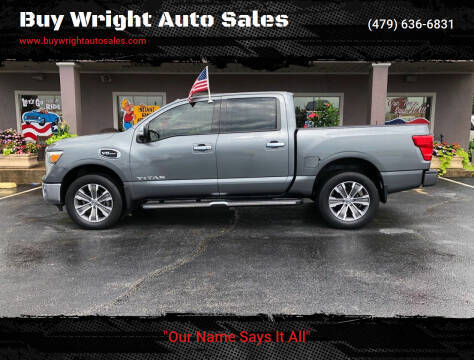 2017 Nissan Titan SL 4WD photo