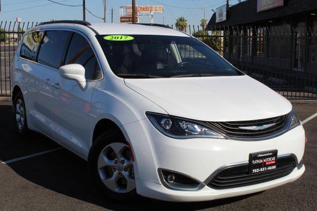2017 Chrysler Pacifica Minivan Hybrid Premium FWD photo