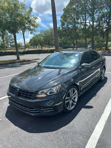 2018 Volkswagen Passat R-Line FWD photo