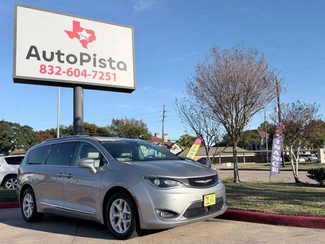 2018 Chrysler Pacifica Minivan Touring L FWD photo