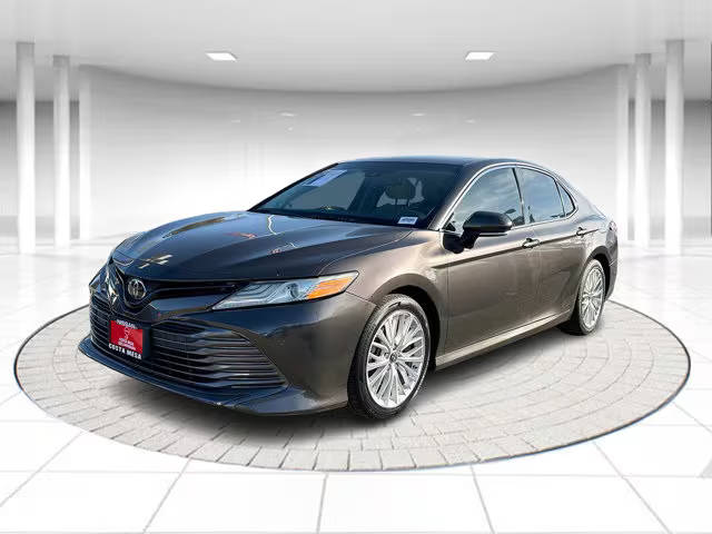 2018 Toyota Camry XLE FWD photo