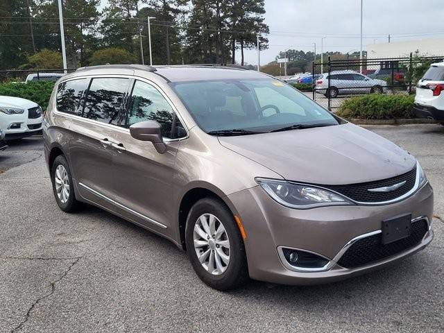 2017 Chrysler Pacifica Minivan Touring-L FWD photo