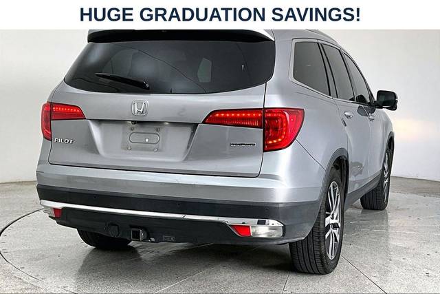 2017 Honda Pilot Touring FWD photo