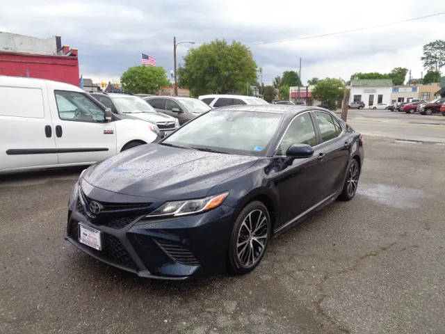 2018 Toyota Camry SE FWD photo