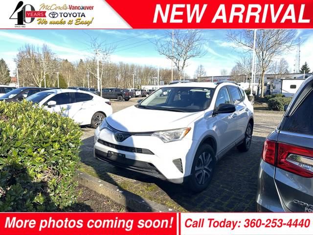 2018 Toyota RAV4 LE AWD photo