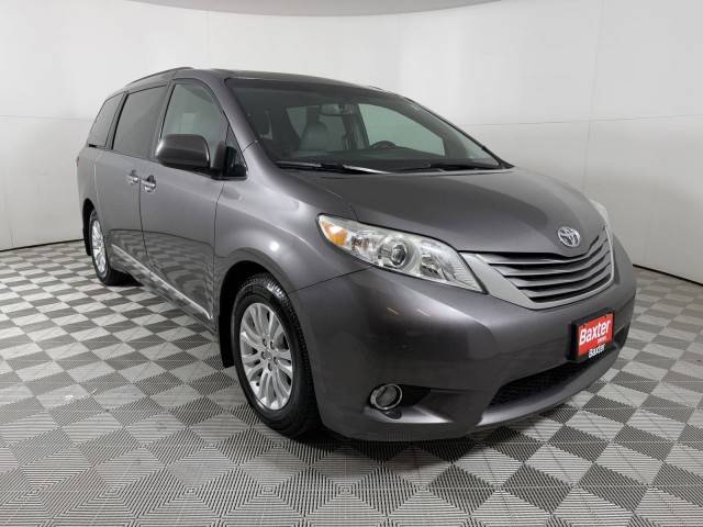 2017 Toyota Sienna XLE Premium FWD photo