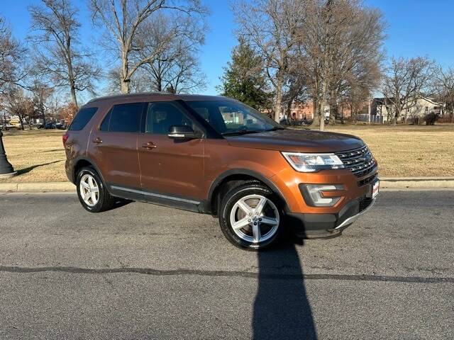 2017 Ford Explorer XLT 4WD photo