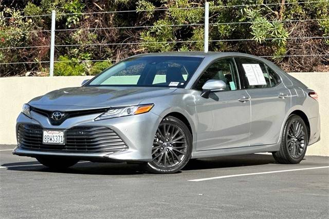 2018 Toyota Camry XLE FWD photo