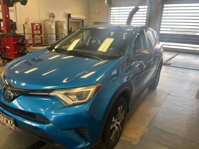2018 Toyota RAV4 LE FWD photo