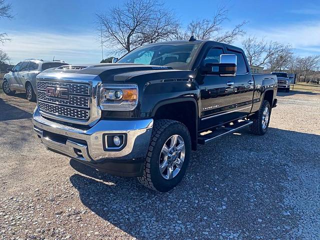 2018 GMC Sierra 2500HD Denali 4WD photo