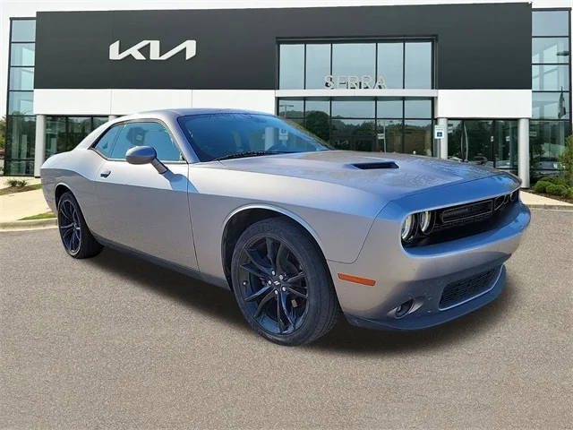 2018 Dodge Challenger SXT RWD photo