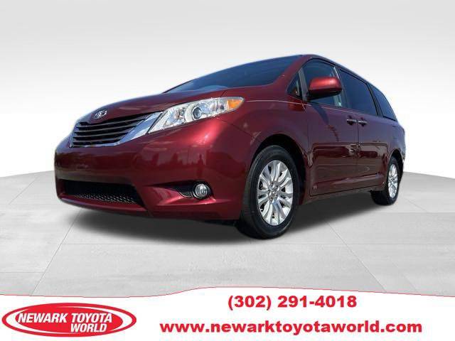 2017 Toyota Sienna XLE FWD photo