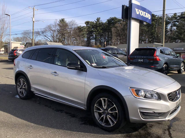 2017 Volvo V60 Cross Country  AWD photo