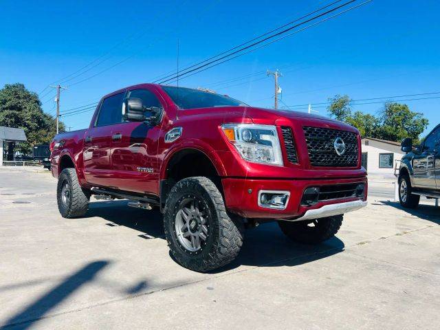 2017 Nissan Titan PRO-4X 4WD photo