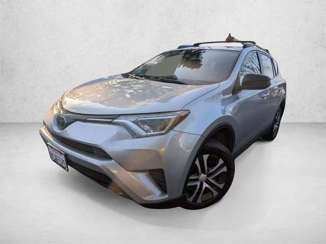 2018 Toyota RAV4 LE FWD photo