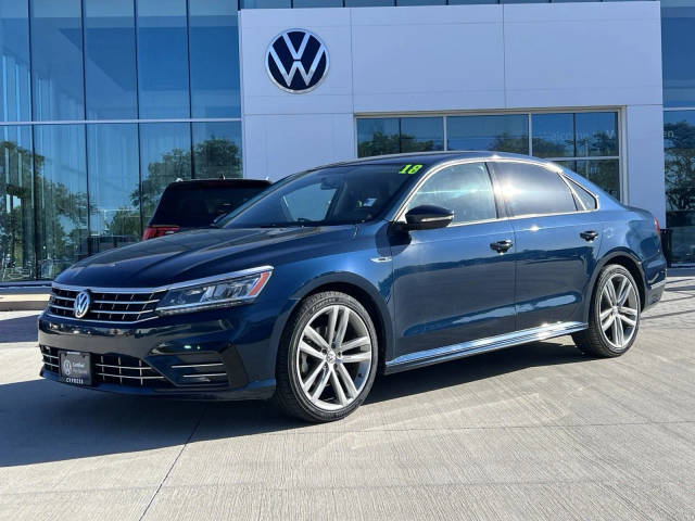 2018 Volkswagen Passat R-Line FWD photo