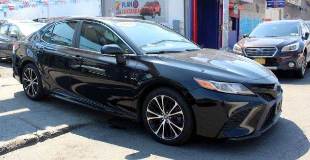 2018 Toyota Camry SE FWD photo