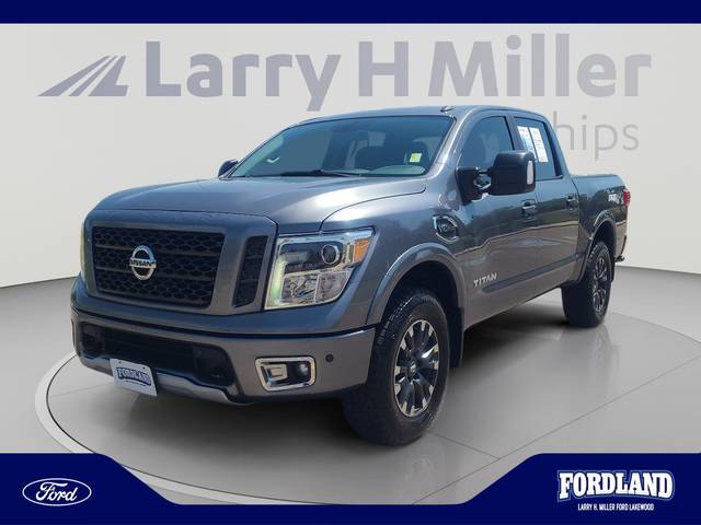2017 Nissan Titan PRO-4X 4WD photo