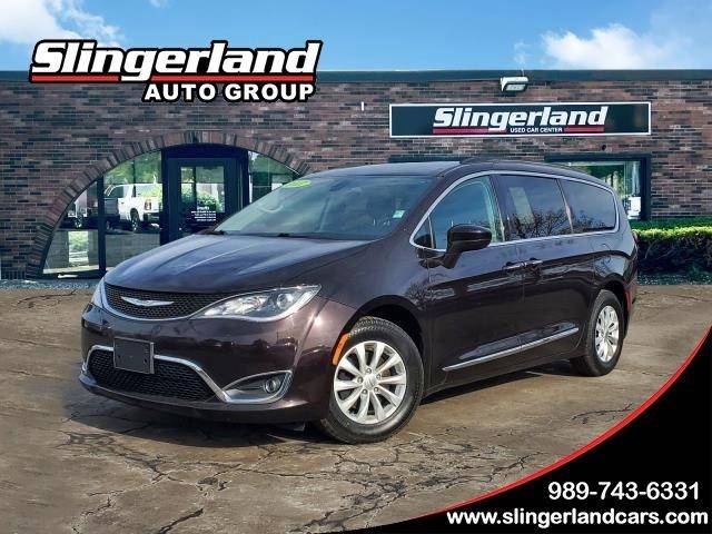 2017 Chrysler Pacifica Minivan Touring-L FWD photo