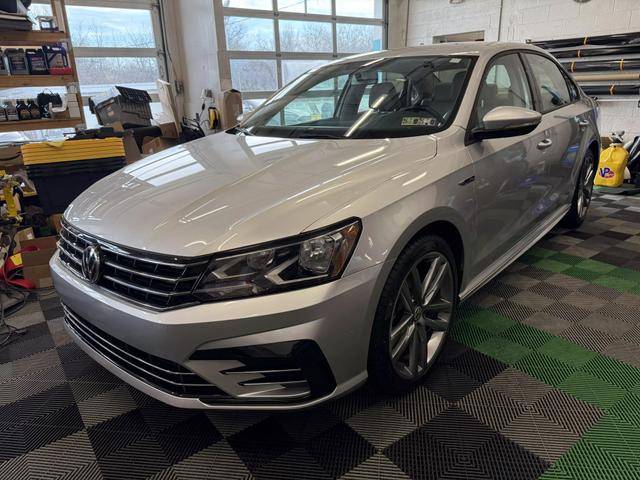 2018 Volkswagen Passat R-Line FWD photo