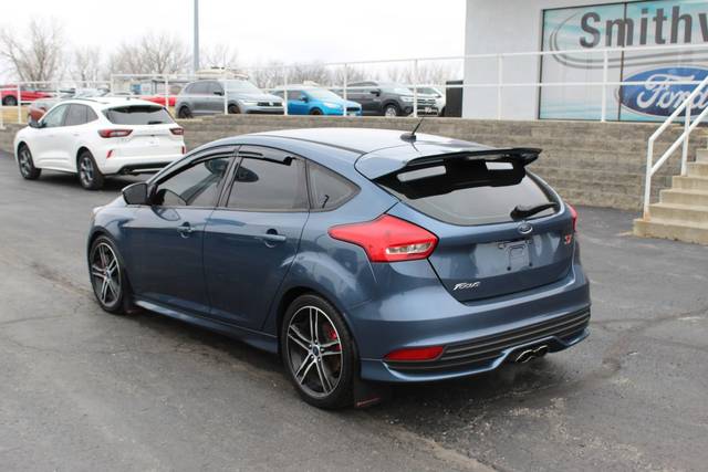 2018 Ford Focus ST FWD photo