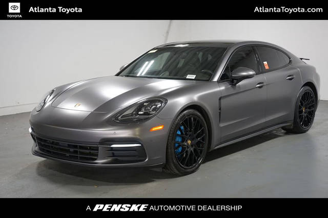 2018 Porsche Panamera RWD photo