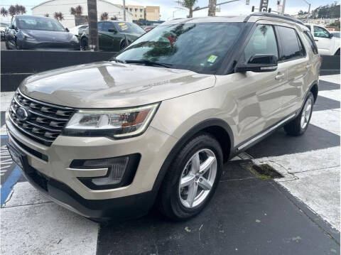 2017 Ford Explorer XLT 4WD photo