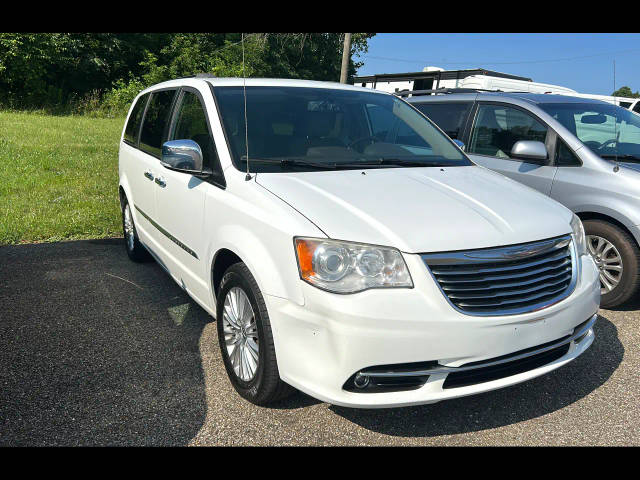 2015 Chrysler Town and Country Limited Platinum FWD photo