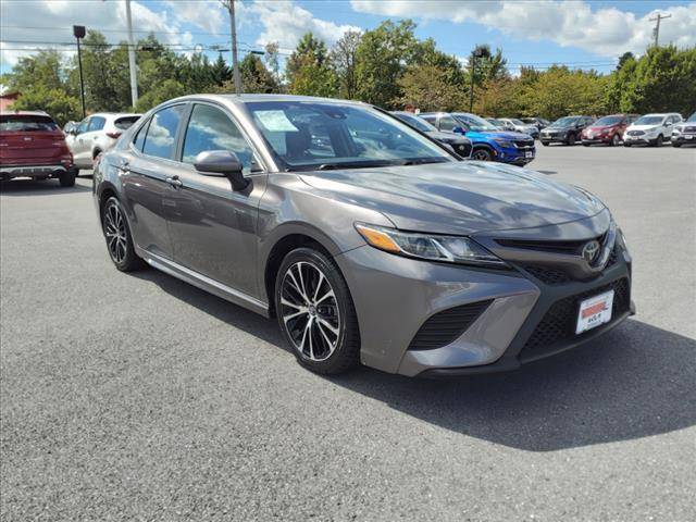 2018 Toyota Camry SE FWD photo