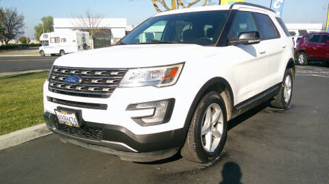 2017 Ford Explorer XLT 4WD photo