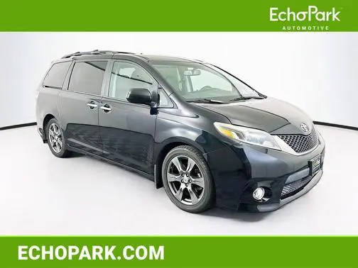 2017 Toyota Sienna SE FWD photo