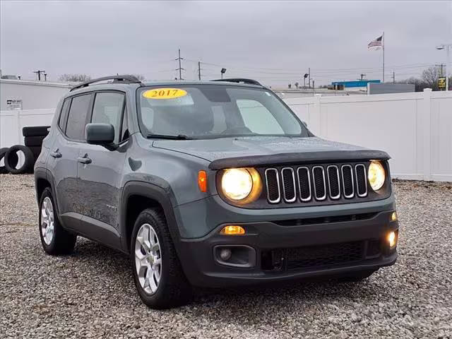 2017 Jeep Renegade Latitude FWD photo