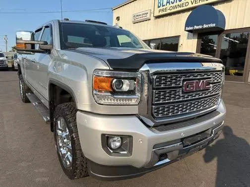 2018 GMC Sierra 2500HD Denali 4WD photo