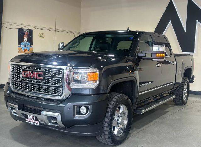 2018 GMC Sierra 3500HD Denali 4WD photo