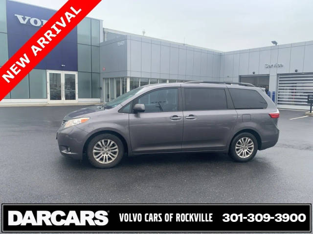 2017 Toyota Sienna XLE FWD photo