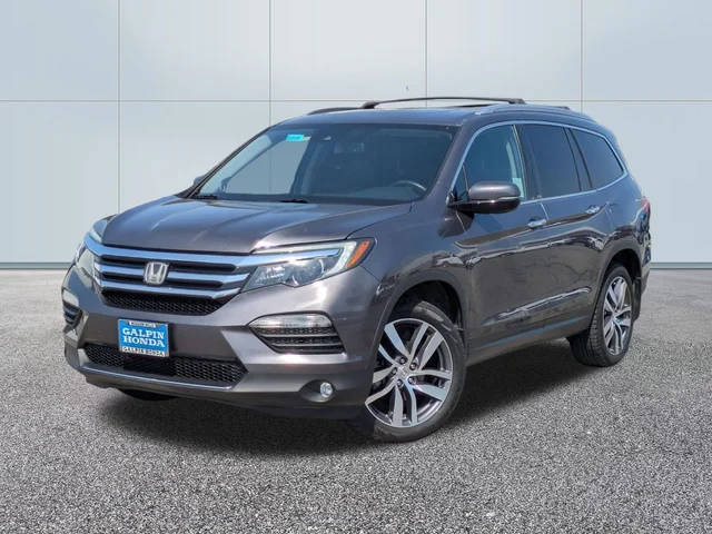 2017 Honda Pilot Touring AWD photo