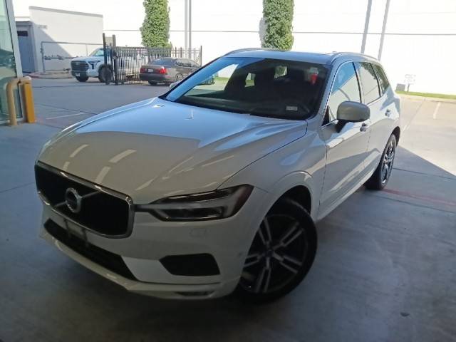 2018 Volvo XC60 Momentum AWD photo