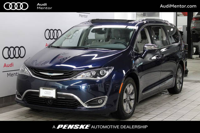 2018 Chrysler Pacifica Minivan Hybrid Limited FWD photo