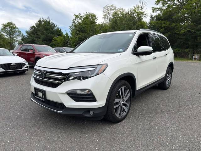 2017 Honda Pilot Touring AWD photo