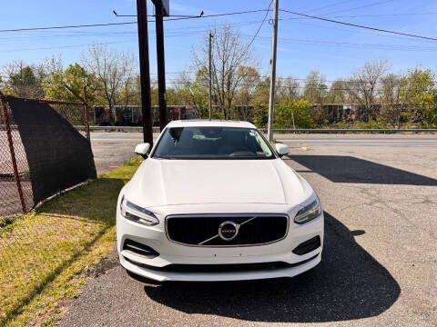 2018 Volvo S90 Momentum AWD photo