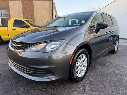 2018 Chrysler Pacifica Minivan LX FWD photo