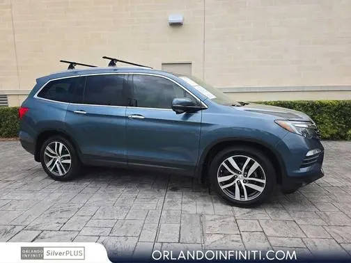 2017 Honda Pilot Touring FWD photo
