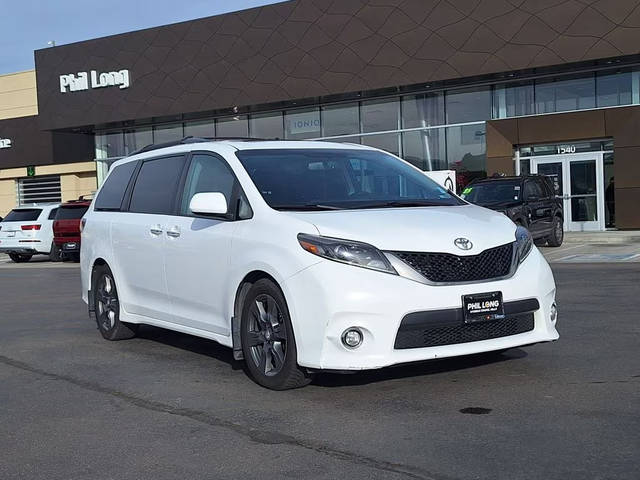 2017 Toyota Sienna SE Premium FWD photo