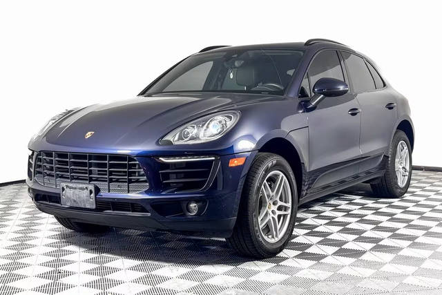 2018 Porsche Macan  AWD photo